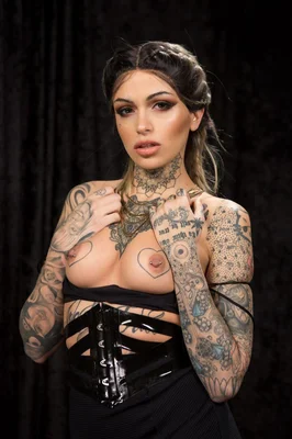 Leigh Raven portrait