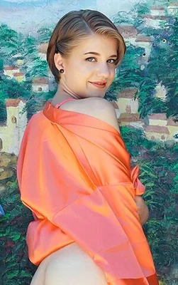Dakota Burns portrait